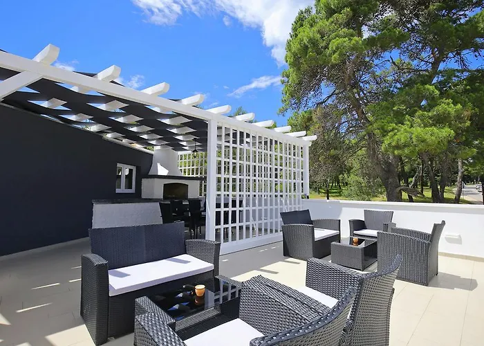 Deluxe Mkc Apartments